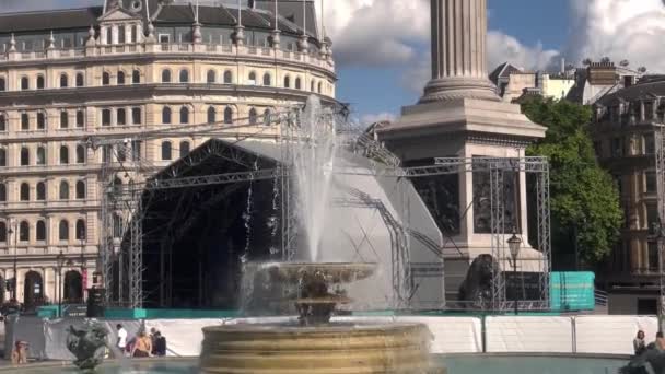 Trafalgar Square London Street View Landmarks Tourists 2022 — Stock video