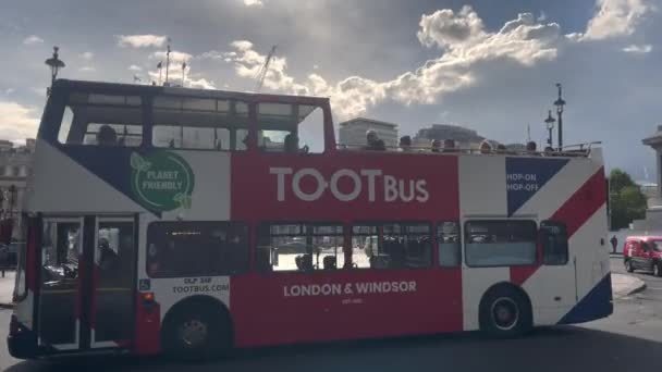 Londres Ônibus Turismo Praça Trafalgar Westminster 2022 — Vídeo de Stock