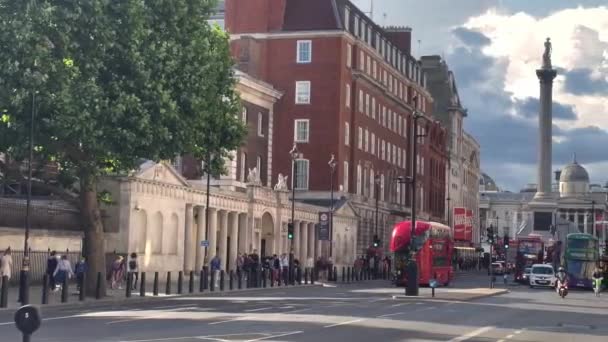 Trafalgar Square London Street View Landmarks Tourists Cinematic 2022 — Stock Video