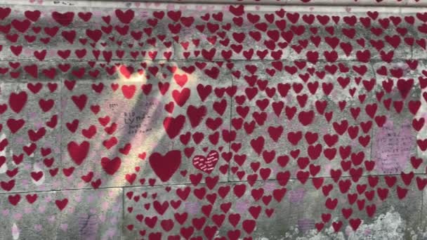 Red Heart Signs Brick Wall London United Kingdom — Vídeo de stock
