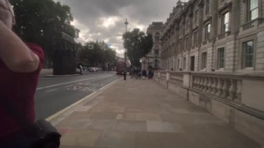 Londra tur otobüsü Trafalgar Meydanı, 4k UK Westminster, 19.07.2022
