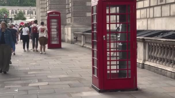 ロンドンは通り ウェストミンスター 英国の電話ブースを支払う 2022 — ストック動画