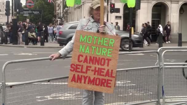 One Man Ecological Protest Plastic Use London Westminster 2022 — Vídeo de stock
