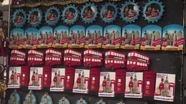 London Souvenirs Shop Magnets Art Westminster United Kingdom 2022 — Vídeos de Stock