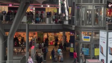 Berlin merkez tren istasyonu çalışanları, Almanya, 29.07.2022 S-Bahn, U-Bahn