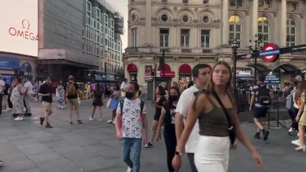 Piccadilly Circus Square London Evening Tourism Spot Ads United Kingdom — Vídeo de stock