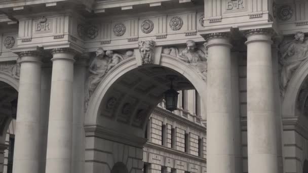 Central London Facades Exterior Architecture Cabinet Office Government Building Cinematic — Vídeo de Stock