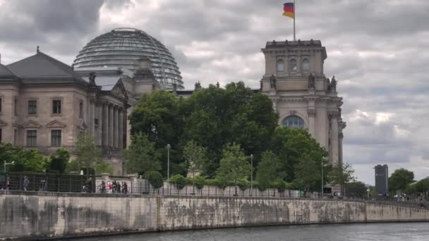 Traveling Central Berlin Boat Reichstag Rhine River Bridges Central Train — Stock Video
