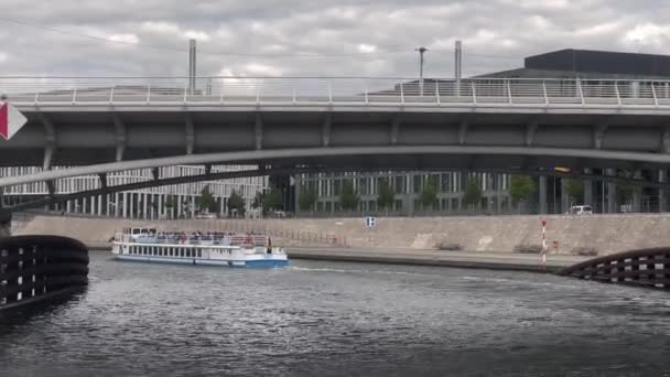 Traveling Central Berlin Boat Reichstag Rhine River Bridges Central Train — Stock Video