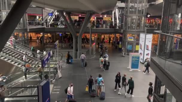 Berlin Central Train Station People Rush Hour Germany 2022 Bahn — Stock Video
