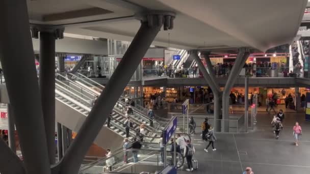 Berlin Central Train Station People Rush Hour Germany 2022 Bahn — 비디오