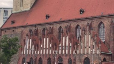 St. Mary Kilisesi, Alexanderplatz, Berlin, şehir sokak manzarası, 4k sineması, Almanya