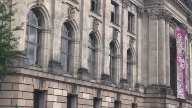 Berliner dom katedrali dış görünüşü 4k sinematik, Berlin, Almanya - 29.07.2022