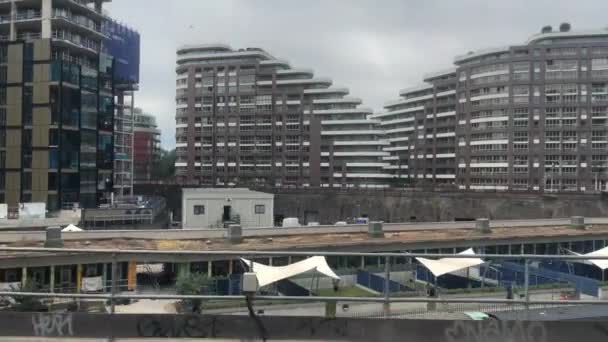London City Center View Moving Train Window England United Kingdom — Vídeos de Stock