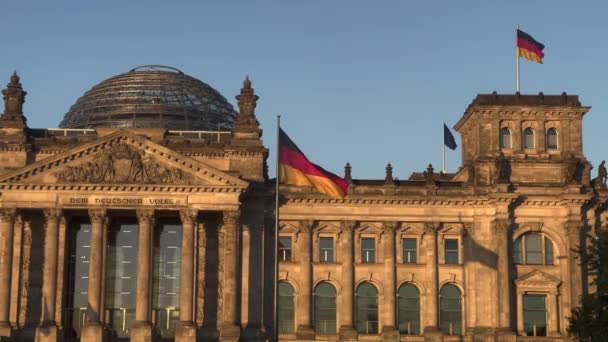 Reichstag Στο Βερολίνο Κατά Δύση Του Ηλίου Κινηματογραφική Λήψη Ευρώπη — Αρχείο Βίντεο