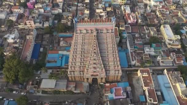 スリランガム古代寺院建築の詳細インド 空中ドローンビュー4Kタミル ナードゥ — ストック動画