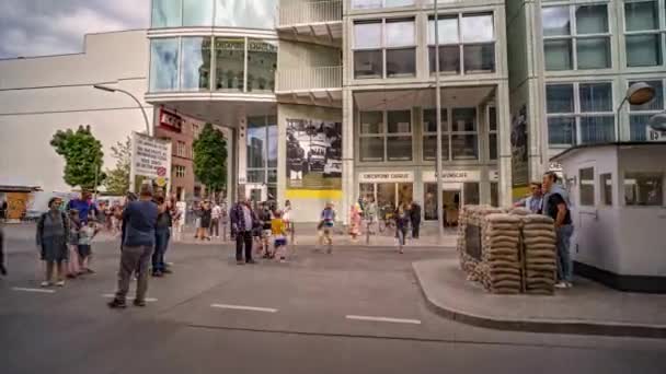Berlin Checkpoint Charlie Panoramic Hyperlapse Timelapse Germany 2022 — Vídeos de Stock