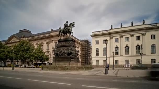 Berlin Equestrian Statue Frederick Great Panoramic Hyperlapse Timelapse Germany 2022 — Stockvideo