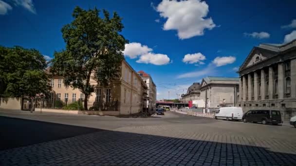 Berlin Pergamon Museum Square Transportation Panoramic Hyperlapse Timelapse Germany 2022 — Vídeo de Stock