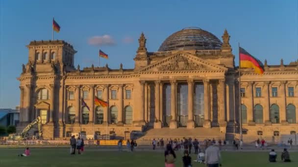 Здание Берлинского Рейхстага Панорамный Гиперлапс Германия 2022 — стоковое видео