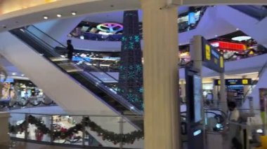 Pattaya 'daki Terminal 21 AVM sinemasal çekimleri gösteriyor, Eyfel Kulesi, Tayland - 24.12.2023
