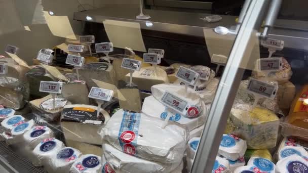 Srail Tel Aviv Sergilenen Bir Süpermarkette Peynir Çeşitliliği — Stok video