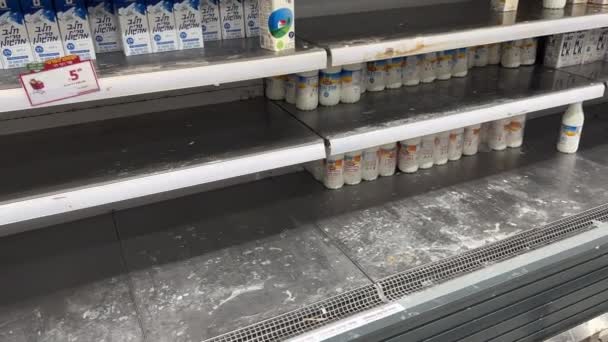 在以色列特拉维夫超级市场上展出的牛奶 — 图库视频影像