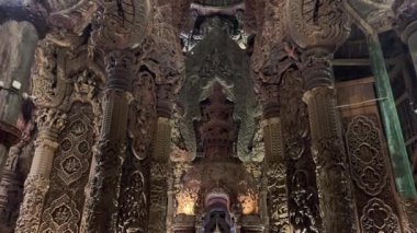 Pattaya 'daki Hakikat Tapınağı dış oyma heykelleri, Tayland
