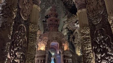 Pattaya 'daki Hakikat Tapınağı dış oyma heykelleri, Tayland