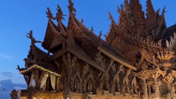 Heiligtum Des Wahrheitstempels Pattaya Bei Nacht Außen Geschnitzte Dekorationsskulpturen Thailand — Stockvideo