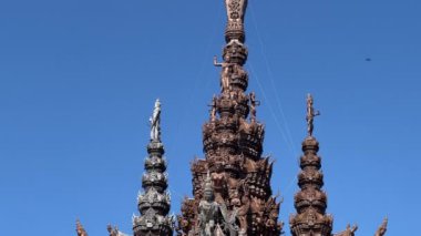 Pattaya 'daki Hakikat Tapınağı dış oyma heykelleri, Tayland