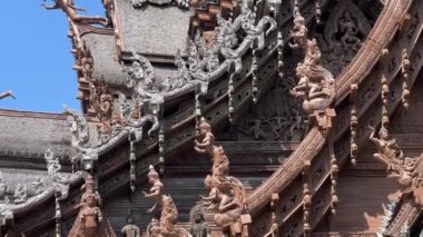 Pattaya 'daki Hakikat Tapınağı dış oyma heykelleri, Tayland