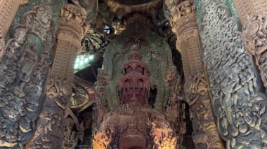 Pattaya 'daki Hakikat Tapınağı dış oyma heykelleri, Tayland