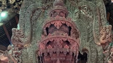 Pattaya 'daki Hakikat Tapınağı dış oyma heykelleri, Tayland