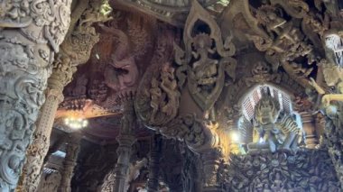 Pattaya 'daki Hakikat Tapınağı dış oyma heykelleri, Tayland