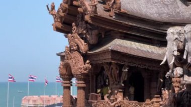 Pattaya 'daki Hakikat Tapınağı dış oyma heykelleri, Tayland