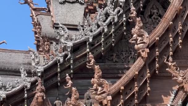 泰国帕塔亚真相寺纪念馆外雕塑品 — 图库视频影像