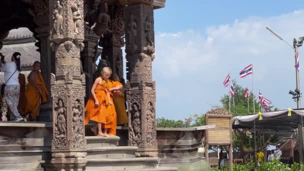 Niños Monjes Budistas Santuario Verdad Templo Pattaya Tailandia 2023 — Vídeo de stock