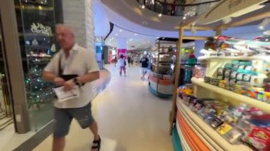 Pattaya 'daki Terminal 21 AVM sinematik çekimleri gözler önüne seriyor, Noel, Tayland - 24.12.2023