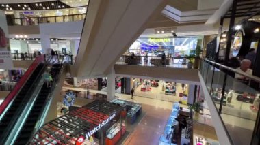Pattaya 'daki Terminal 21 AVM sinematik çekimleri gözler önüne seriyor, Noel, Tayland - 24.12.2023