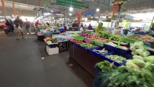 Les Gens Faisant Shopping Marché Aux Fruits Pattaya Ratanakorn Thaïlande — Video