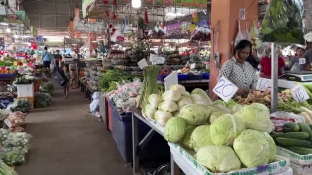 Gente Comprando Mercado Frutas Pattaya Ratanakorn Tailandia — Vídeo de stock