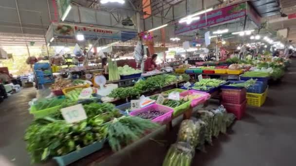 Άνθρωποι Ψωνίζουν Στην Αγορά Φρούτων Pattaya Ratanakorn Ταϊλάνδη — Αρχείο Βίντεο