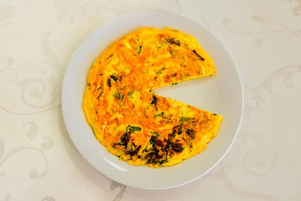 Pac-Man şeklinde kuşkonmaz omleti..