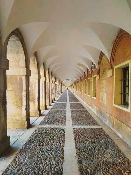 Perspektiva Chodník Oblouky Obchodního Domu Rytířů Královského Paláce Aranjuez Španělsko — Stock fotografie