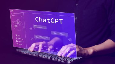 ChatGPT, Yapay Zeka veya Yapay Zeka teknolojisiyle sohbet. Akıllı bir yapay zekayla sohbet eden dizüstü bilgisayar kullanan bir adam istediği cevapları ister. Akıllı yardımcı fütürist,