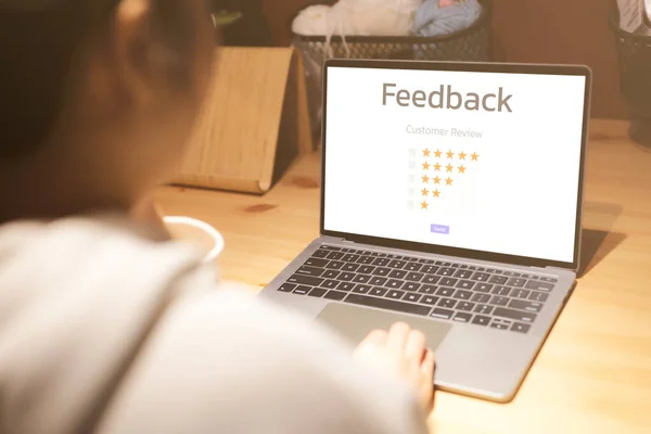 User Give Rating Service Experience Online Application Evaluate Quality Service — Stock Photo, Image