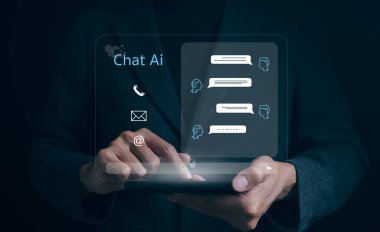 ChatGPT, yapay zekayla sohbet, yapay zeka. Teknolojik akıllı robot yapay zeka kullanan bir adam, komut girerek yapay zeka, istediği cevapları sorar, gelecekçi teknoloji dönüşümü. Chatbot, sohbet et.,
