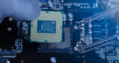 Ana kartın donanımı, mikroişlemci yongası, elektronik mühendisliği güncellemesi, tamirci bakımı ile değiştirilmiş merkezi işlem birimi (CPU),