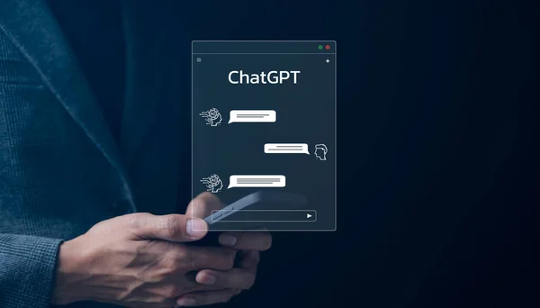 Yapay zeka veya yapay zeka teknolojisiyle sohbet. Akıllı yapay zekayla akıllı telefon konuşmaları yapan bir iş adamı. OpenAI tarafından geliştirildi. Fütürist teknoloji. otomatik sohbet robotu